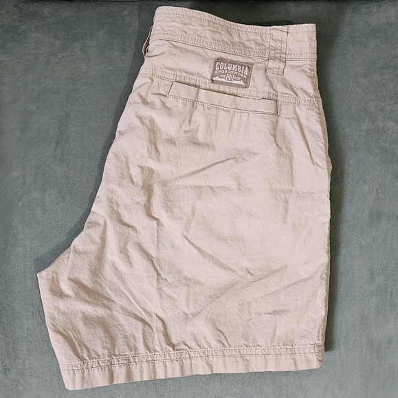 Columbia Khaki 5" Hiking Shorts Women's Size 6 - Picture 1 of 11